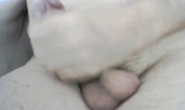 Big-daddy stroking & spilling on webcam