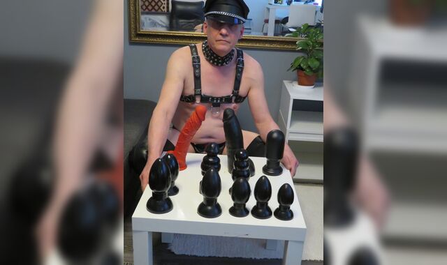 Finnish kinky daddy Juha Vantanen stretch his ass 2