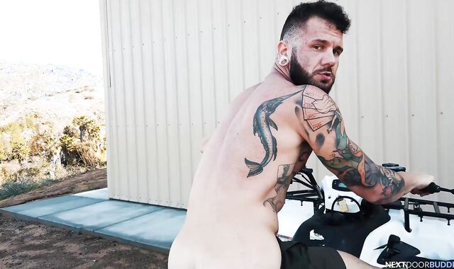 NextDoorBuddies: Johnny Hill showcase enormous knob