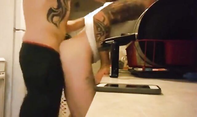 Bareback Quickie Before Dinner with My Amateur Hunk 2