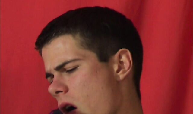 EastBoys.com: Fag finds irresistible rock-hard catapulting