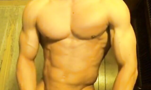 Muscle Men Showing Off - Big Cocks on Cam