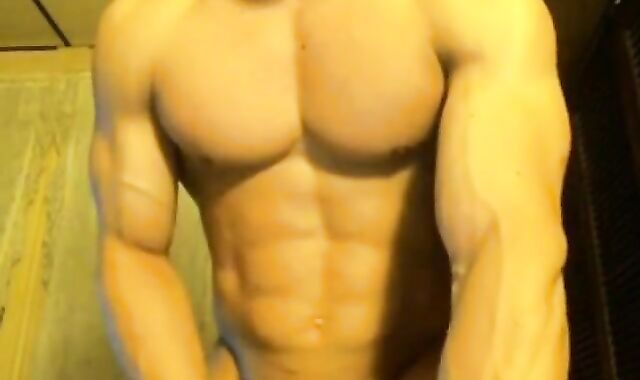 Muscle Men Showing Off - Big Cocks on Cam