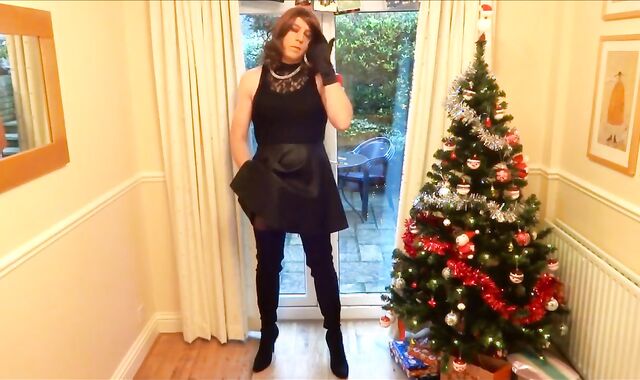 Christmas Wanking in Thigh-High Boots