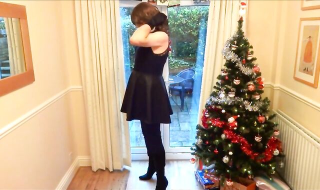 Christmas Wanking in Thigh-High Boots