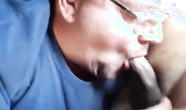 Amateur-Truck-Fahrer genießt einen geblasen