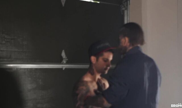 nude Tow Service - Pierre Fitch and Bo Sinn Yankee Orgy