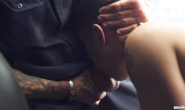 nude Tow Service - Pierre Fitch and Bo Sinn Yankee Orgy