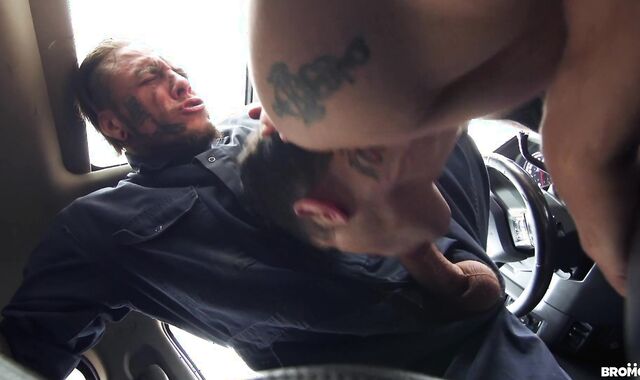 nude Tow Service - Pierre Fitch and Bo Sinn Yankee Orgy