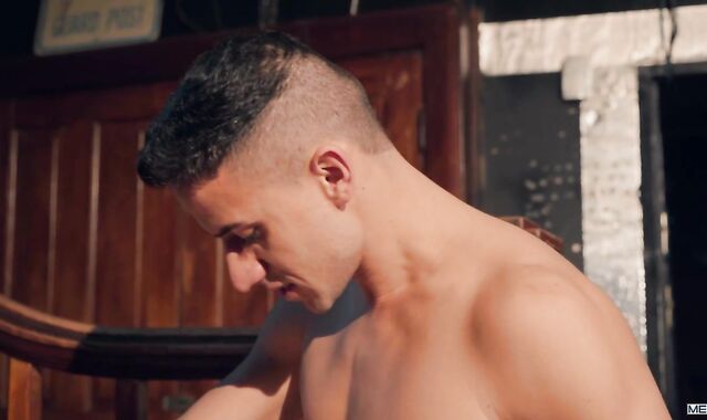 DrillMyHole - Kyle Connors pummels fag Vinny Blackwood indoor