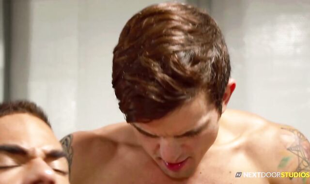 Next Door Originals - Tatted homo Dakota Payne likes drilling