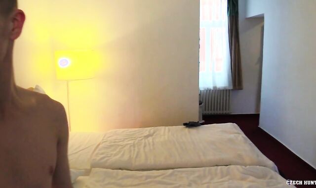 Czech Hunter: Czech first-timer throating chisel in motel