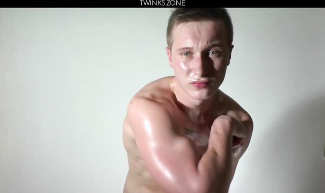 Nude Flexing Evan Jonson