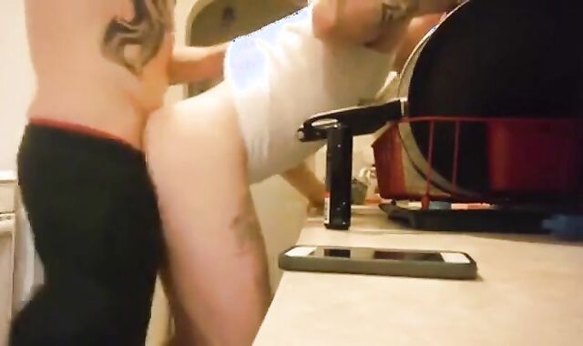 Bareback Quickie Before Dinner with My Amateur Hunk 3