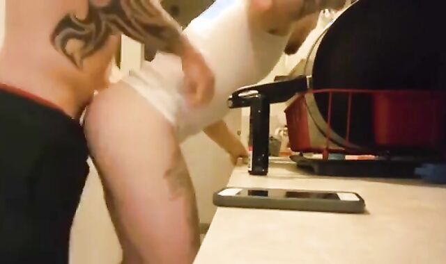 Bareback Quickie Before Dinner with My Amateur Hunk 3