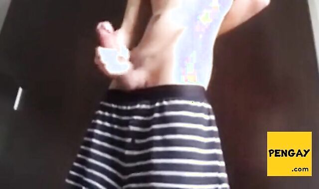 Big Cock Amateur Twink Masturbates on Webcam