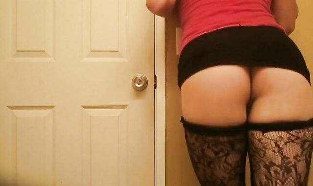 Femboy Twink Strips and Shows Off