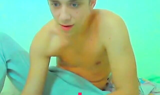 Twink Shows Off His Body and Dick on Webcam