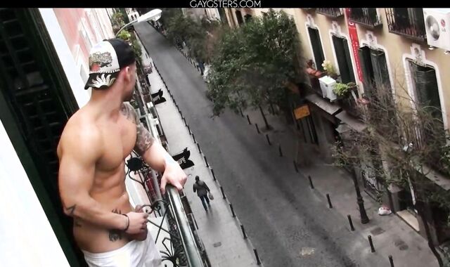 My Straight Roommate