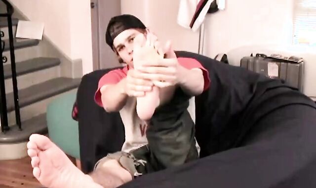 JT Reese ToeGasm on the Couch