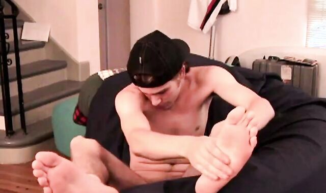 JT Reese ToeGasm on the Couch