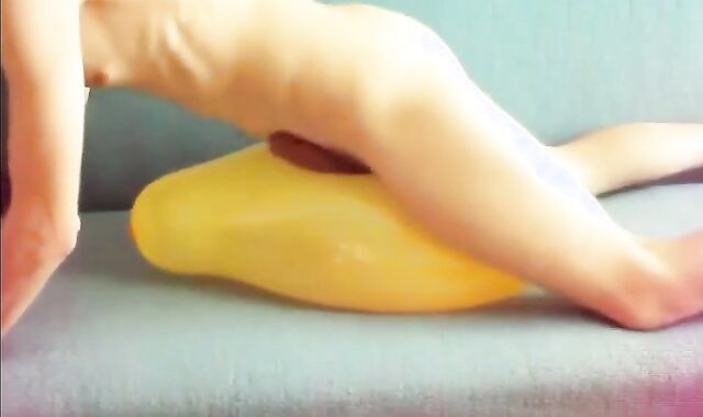 Twink Humps Yellow Balloon to Cum 2