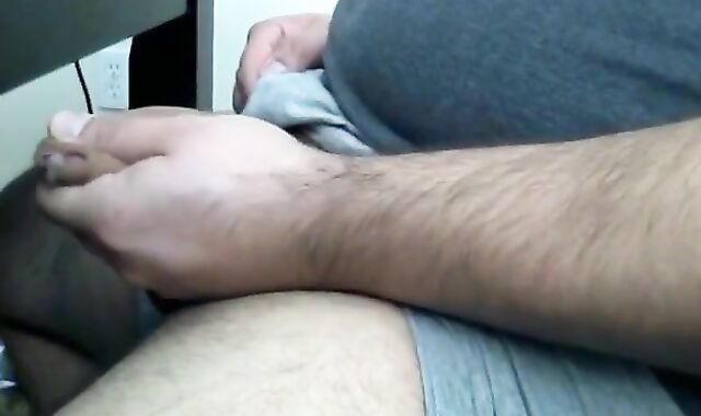 Amateur Chubby Bear Daddy Plays on Cam