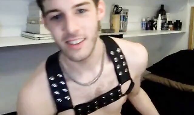 Amateur Twink Wanks on Webcam