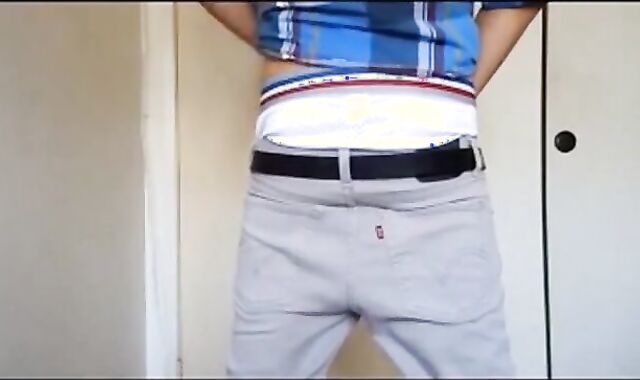 Twink Amateur Gets Off on Sagging 2