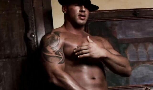 Q Exposed HD hunk Porn