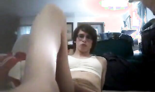 Crossdressing Twink Masturbates on Webcam 2