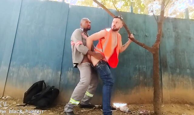 Interracial Fucking in Public Park