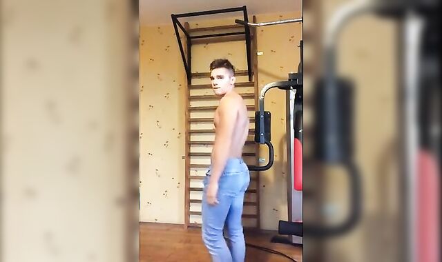 Hunky Amateur Twink Masturbating on Webcam