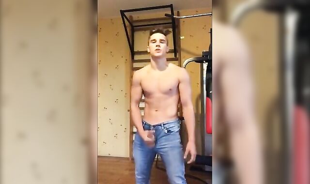 Hunky Amateur Twink Masturbating on Webcam