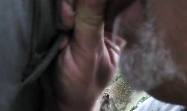 Grindr Hookup: Daddy Bear Blowjob Outdoor
