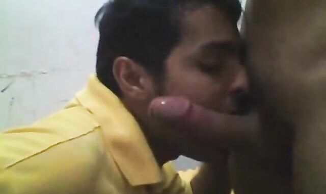 Chupando a Beto: Mamada Amateur de Twink Latino