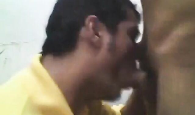 Chupando a Beto: Mamada Amateur de Twink Latino