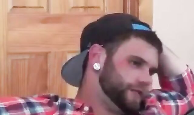 Straight Guy Gets Serviced by a Daddy