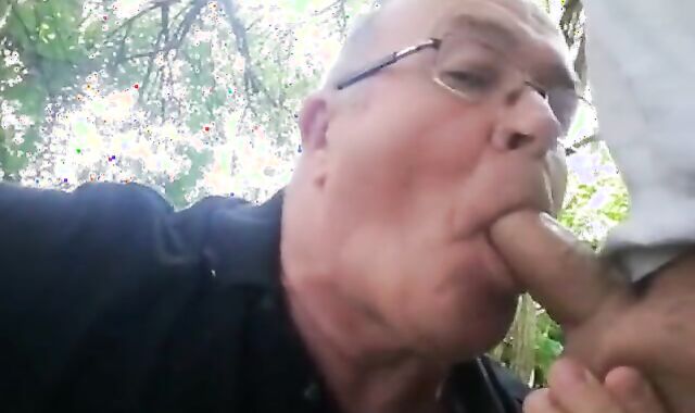 Bears' Outdoor Blowjob Party