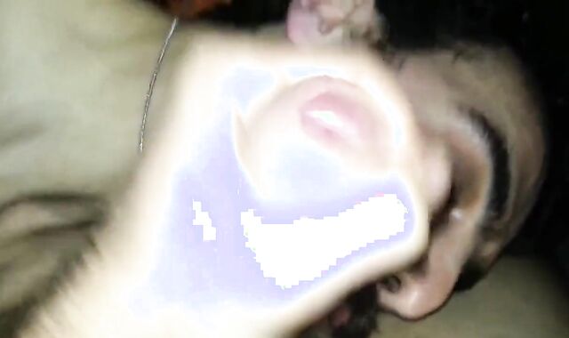 Chupando as bolas e o pau do hetero amigo - amador, blowjob, latin 2