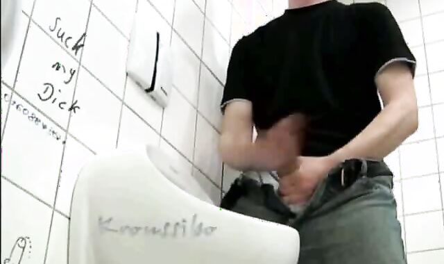 that guy DEEP-THROATS HIS OWN sausage IN THE REST ROOM!voyeur!