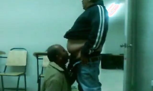 Fat Daddy Bear Sucks Chub