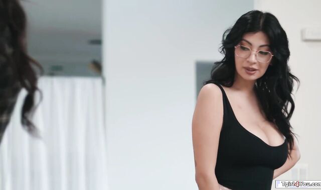 Babe cant take eyes off trans contractor