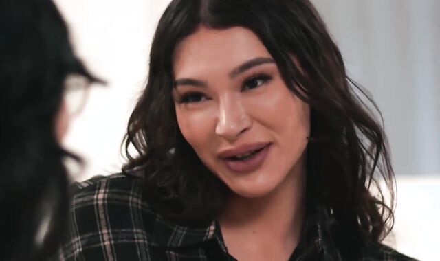 Babe cant take eyes off trans contractor