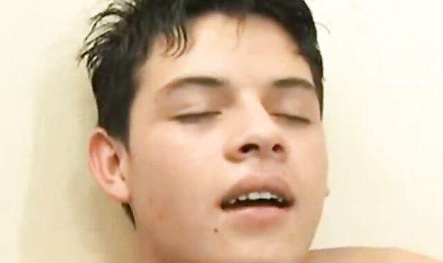 Tw-nks Having moist group sex