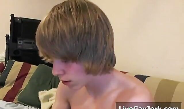 yummy Platinum-blonde youngster Performing On web cam