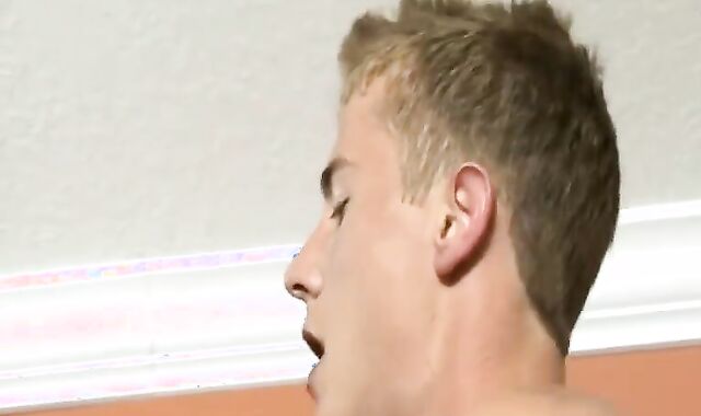 platinum-blonde Grizzlies penetrating