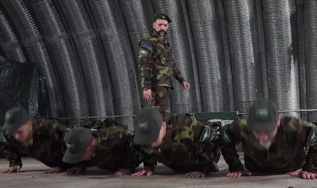 MilitaryDick:voyeur Trunks and a four-Way Surprise