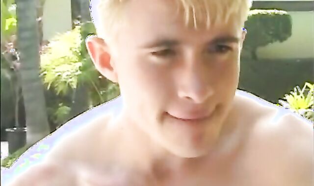 Un Light-haired Fait Une Gorge Profonde Ttbm20x