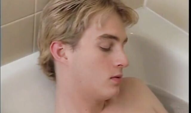 Solo platinum-blonde milks on his ten-Pounder